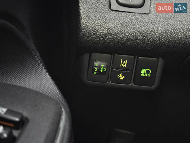 Бежевий Тойота Aqua, об'ємом двигуна 1.5 л та пробігом 79 тис. км за 13900 $, фото 63 на Automoto.ua