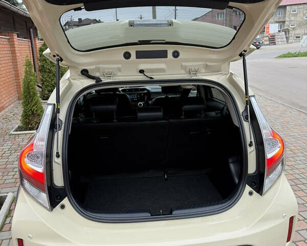 Бежевый Тойота Aqua, объемом двигателя 1.5 л и пробегом 90 тыс. км за 13700 $, фото 58 на Automoto.ua