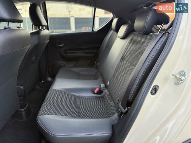 Бежевий Тойота Aqua, об'ємом двигуна 1.5 л та пробігом 79 тис. км за 13900 $, фото 95 на Automoto.ua