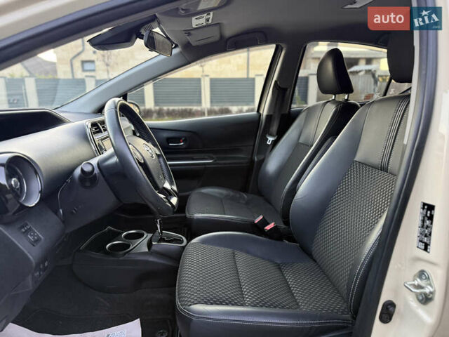 Бежевий Тойота Aqua, об'ємом двигуна 1.5 л та пробігом 79 тис. км за 13900 $, фото 75 на Automoto.ua