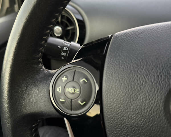 Бежевий Тойота Aqua, об'ємом двигуна 1.5 л та пробігом 79 тис. км за 13900 $, фото 70 на Automoto.ua