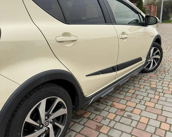 Бежевый Тойота Aqua, объемом двигателя 1.5 л и пробегом 90 тыс. км за 13700 $, фото 29 на Automoto.ua