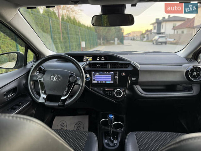 Бежевий Тойота Aqua, об'ємом двигуна 1.5 л та пробігом 79 тис. км за 13900 $, фото 85 на Automoto.ua