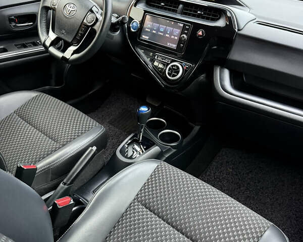 Бежевый Тойота Aqua, объемом двигателя 1.5 л и пробегом 90 тыс. км за 13700 $, фото 52 на Automoto.ua