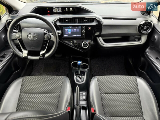 Бежевый Тойота Aqua, объемом двигателя 1.5 л и пробегом 90 тыс. км за 13700 $, фото 32 на Automoto.ua