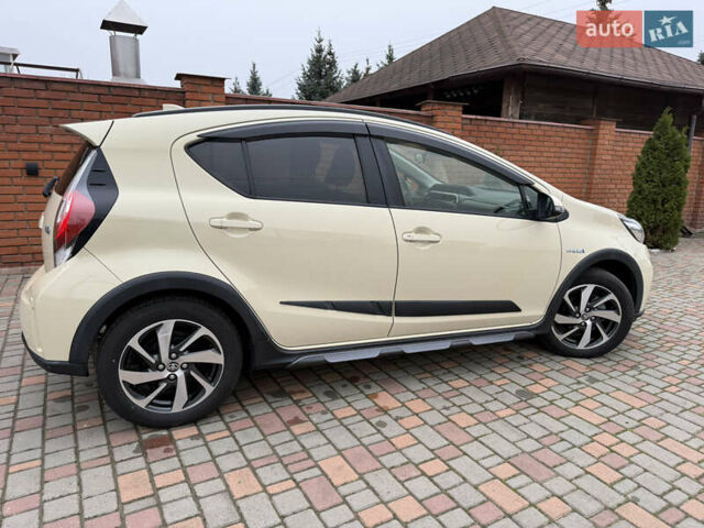 Бежевый Тойота Aqua, объемом двигателя 1.5 л и пробегом 90 тыс. км за 13700 $, фото 31 на Automoto.ua