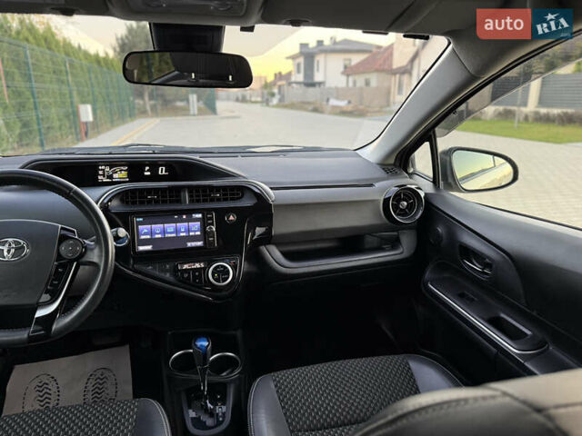 Бежевий Тойота Aqua, об'ємом двигуна 1.5 л та пробігом 79 тис. км за 13900 $, фото 88 на Automoto.ua