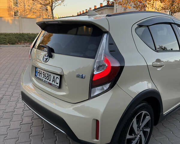 Бежевий Тойота Aqua, об'ємом двигуна 1.5 л та пробігом 79 тис. км за 13900 $, фото 30 на Automoto.ua