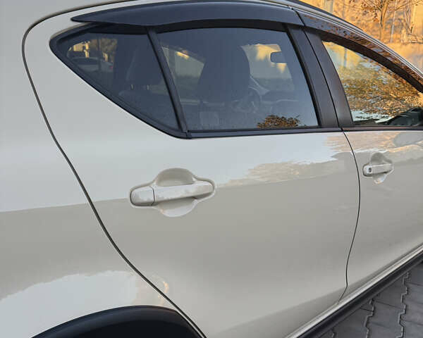 Бежевий Тойота Aqua, об'ємом двигуна 1.5 л та пробігом 79 тис. км за 13900 $, фото 21 на Automoto.ua