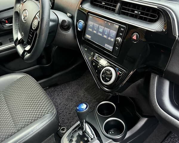 Бежевый Тойота Aqua, объемом двигателя 1.5 л и пробегом 90 тыс. км за 13700 $, фото 47 на Automoto.ua