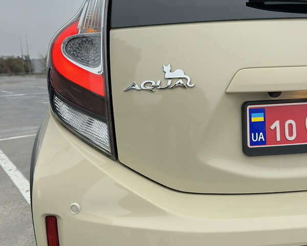 Бежевий Тойота Aqua, об'ємом двигуна 1.5 л та пробігом 72 тис. км за 14950 $, фото 21 на Automoto.ua