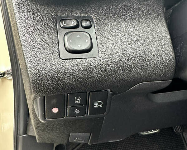 Бежевий Тойота Aqua, об'ємом двигуна 1.5 л та пробігом 72 тис. км за 14950 $, фото 49 на Automoto.ua