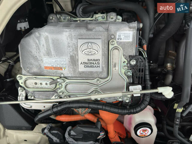 Бежевий Тойота Aqua, об'ємом двигуна 1.5 л та пробігом 72 тис. км за 14950 $, фото 57 на Automoto.ua