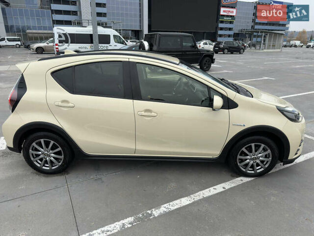 Бежевий Тойота Aqua, об'ємом двигуна 1.5 л та пробігом 72 тис. км за 14950 $, фото 14 на Automoto.ua