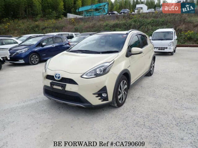 Бежевый Тойота Aqua, объемом двигателя 1.5 л и пробегом 73 тыс. км за 12900 $, фото 5 на Automoto.ua