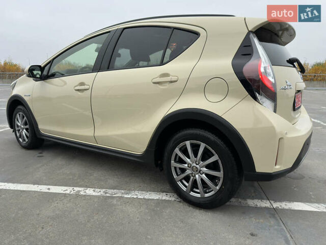 Бежевий Тойота Aqua, об'ємом двигуна 1.5 л та пробігом 72 тис. км за 14950 $, фото 23 на Automoto.ua