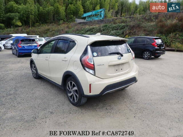 Бежевий Тойота Aqua, об'ємом двигуна 1.5 л та пробігом 89 тис. км за 12900 $, фото 5 на Automoto.ua