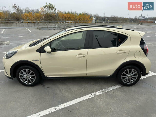 Бежевий Тойота Aqua, об'ємом двигуна 1.5 л та пробігом 72 тис. км за 14950 $, фото 24 на Automoto.ua
