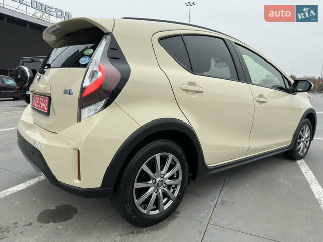 Бежевий Тойота Aqua, об'ємом двигуна 1.5 л та пробігом 72 тис. км за 14950 $, фото 15 на Automoto.ua