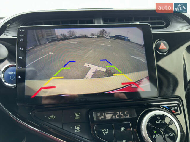 Бежевий Тойота Aqua, об'ємом двигуна 1.5 л та пробігом 72 тис. км за 14950 $, фото 60 на Automoto.ua