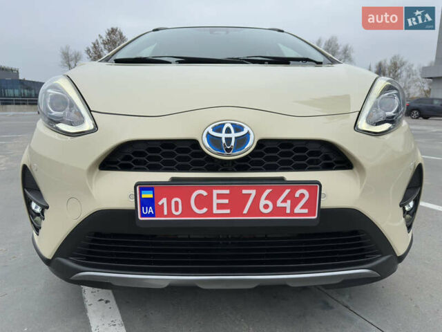 Бежевий Тойота Aqua, об'ємом двигуна 1.5 л та пробігом 72 тис. км за 14950 $, фото 3 на Automoto.ua