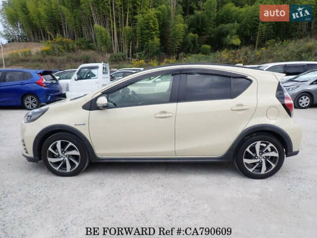 Бежевый Тойота Aqua, объемом двигателя 1.5 л и пробегом 73 тыс. км за 12900 $, фото 6 на Automoto.ua