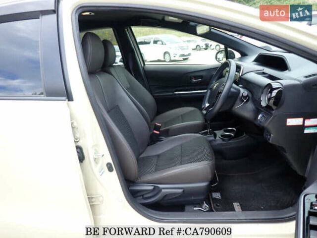 Бежевый Тойота Aqua, объемом двигателя 1.5 л и пробегом 73 тыс. км за 12900 $, фото 11 на Automoto.ua