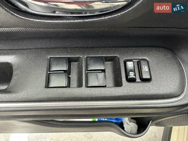 Бежевий Тойота Aqua, об'ємом двигуна 1.5 л та пробігом 72 тис. км за 14950 $, фото 48 на Automoto.ua