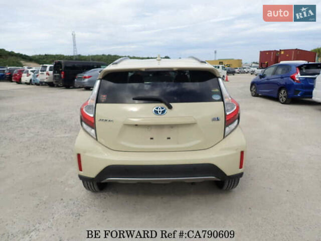 Бежевый Тойота Aqua, объемом двигателя 1.5 л и пробегом 73 тыс. км за 12900 $, фото 4 на Automoto.ua
