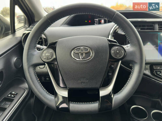 Бежевий Тойота Aqua, об'ємом двигуна 1.5 л та пробігом 72 тис. км за 14950 $, фото 41 на Automoto.ua