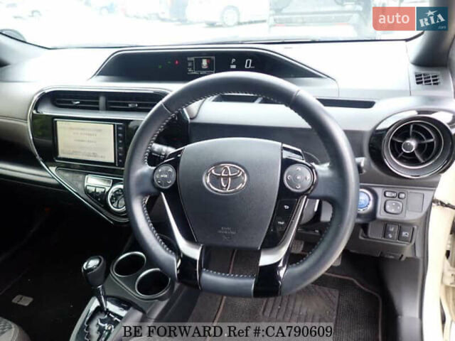 Бежевый Тойота Aqua, объемом двигателя 1.5 л и пробегом 73 тыс. км за 12900 $, фото 17 на Automoto.ua