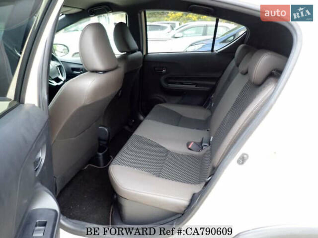 Бежевый Тойота Aqua, объемом двигателя 1.5 л и пробегом 73 тыс. км за 12900 $, фото 13 на Automoto.ua