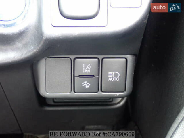 Бежевый Тойота Aqua, объемом двигателя 1.5 л и пробегом 73 тыс. км за 12900 $, фото 20 на Automoto.ua