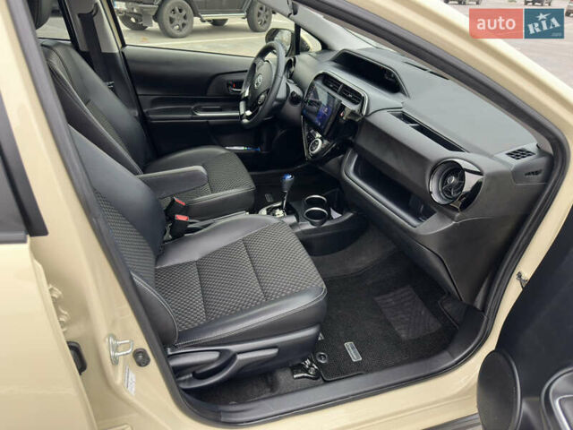 Бежевий Тойота Aqua, об'ємом двигуна 1.5 л та пробігом 72 тис. км за 14950 $, фото 30 на Automoto.ua