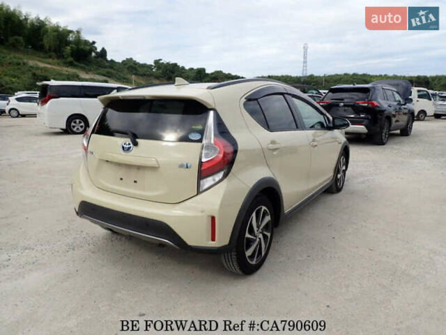 Бежевый Тойота Aqua, объемом двигателя 1.5 л и пробегом 73 тыс. км за 12900 $, фото 1 на Automoto.ua