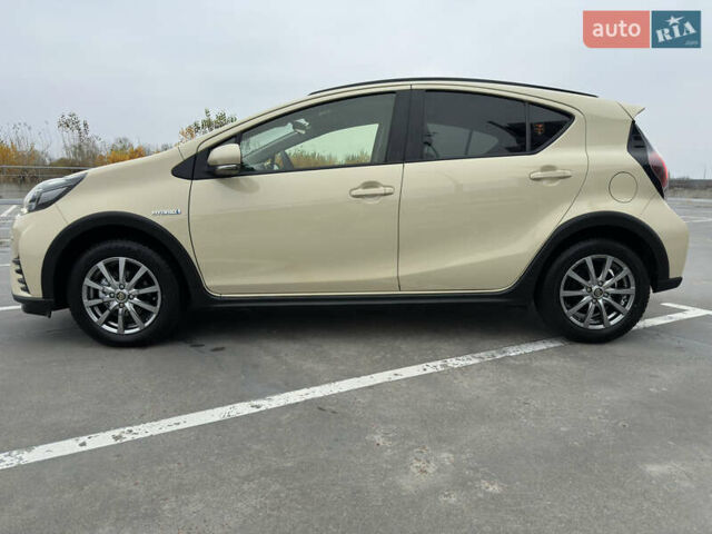Бежевий Тойота Aqua, об'ємом двигуна 1.5 л та пробігом 72 тис. км за 14950 $, фото 25 на Automoto.ua