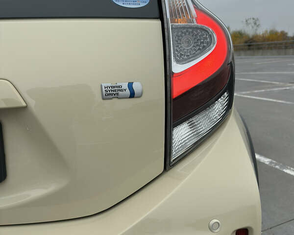 Бежевий Тойота Aqua, об'ємом двигуна 1.5 л та пробігом 72 тис. км за 14950 $, фото 20 на Automoto.ua