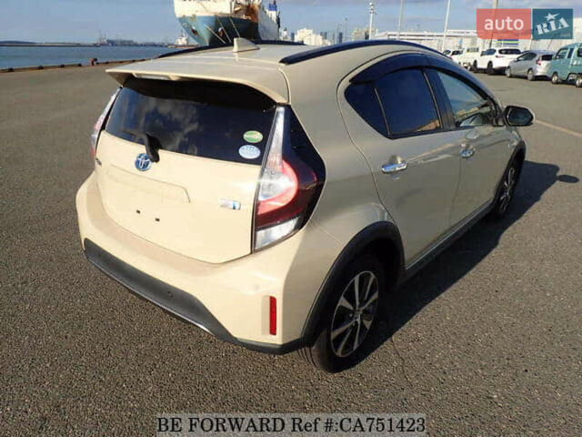 Бежевый Тойота Aqua, объемом двигателя 1.5 л и пробегом 89 тыс. км за 13500 $, фото 4 на Automoto.ua