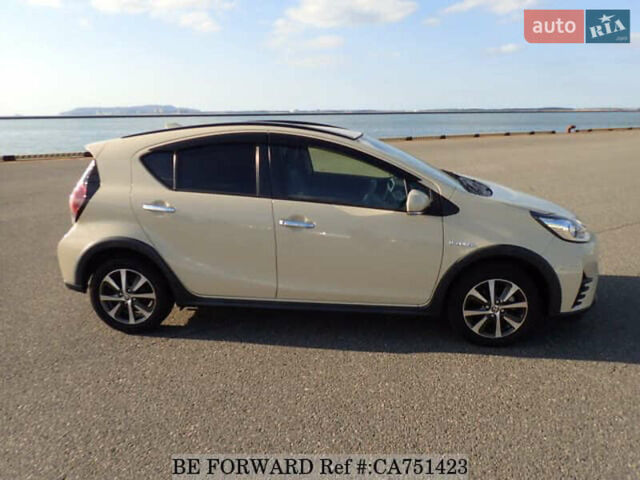 Бежевый Тойота Aqua, объемом двигателя 1.5 л и пробегом 89 тыс. км за 13500 $, фото 5 на Automoto.ua