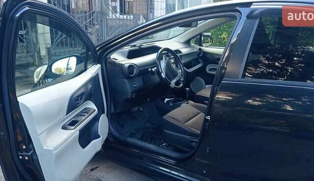 Черный Тойота Aqua, объемом двигателя 1.5 л и пробегом 181 тыс. км за 9400 $, фото 7 на Automoto.ua