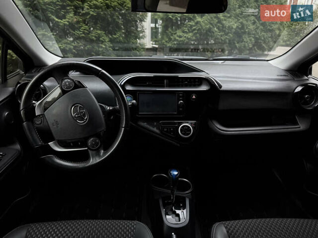 Черный Тойота Aqua, объемом двигателя 1.5 л и пробегом 52 тыс. км за 13500 $, фото 16 на Automoto.ua