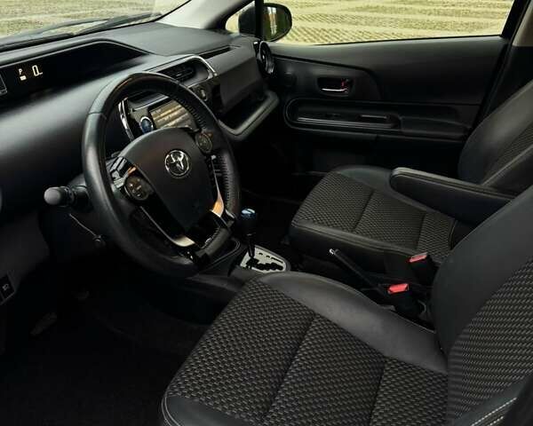 Черный Тойота Aqua, объемом двигателя 1.5 л и пробегом 67 тыс. км за 13900 $, фото 10 на Automoto.ua