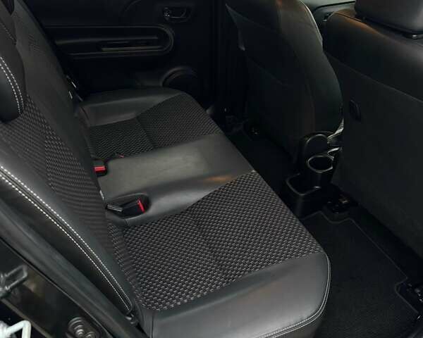 Черный Тойота Aqua, объемом двигателя 1.5 л и пробегом 67 тыс. км за 13900 $, фото 14 на Automoto.ua