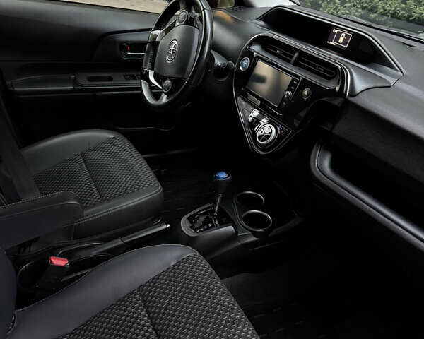 Черный Тойота Aqua, объемом двигателя 1.5 л и пробегом 52 тыс. км за 13500 $, фото 17 на Automoto.ua