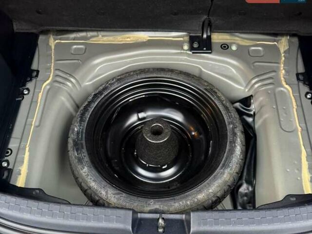 Черный Тойота Aqua, объемом двигателя 1.5 л и пробегом 67 тыс. км за 13900 $, фото 23 на Automoto.ua