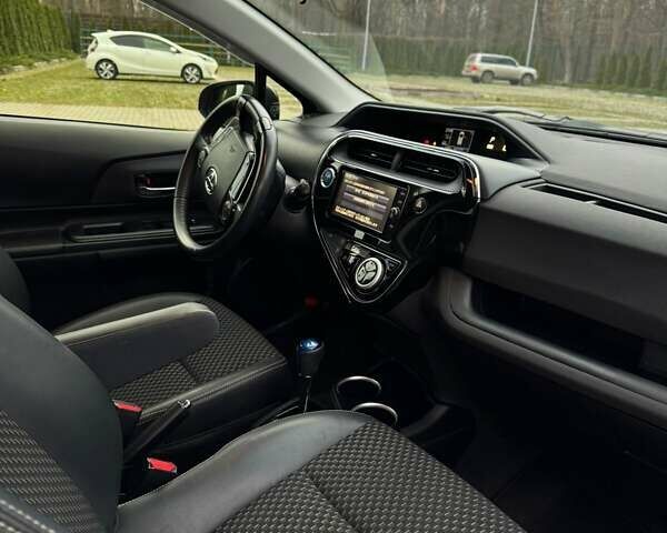 Черный Тойота Aqua, объемом двигателя 1.5 л и пробегом 67 тыс. км за 13900 $, фото 13 на Automoto.ua