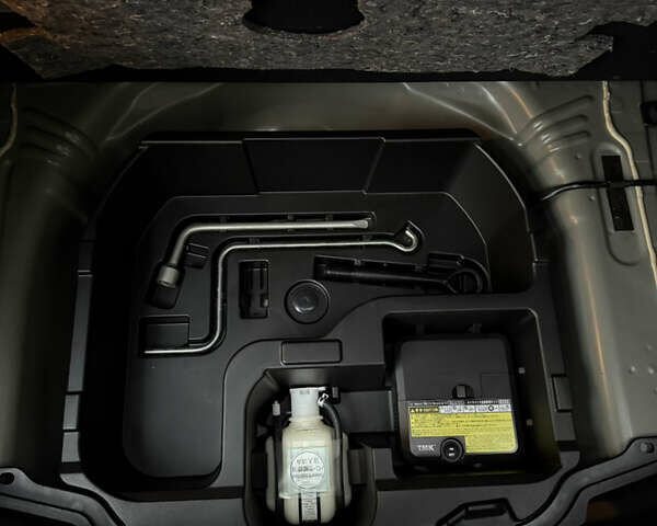 Черный Тойота Aqua, объемом двигателя 1.5 л и пробегом 52 тыс. км за 13500 $, фото 21 на Automoto.ua