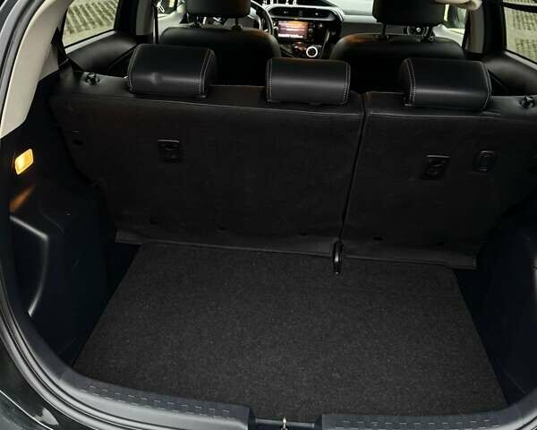 Черный Тойота Aqua, объемом двигателя 1.5 л и пробегом 67 тыс. км за 13900 $, фото 15 на Automoto.ua