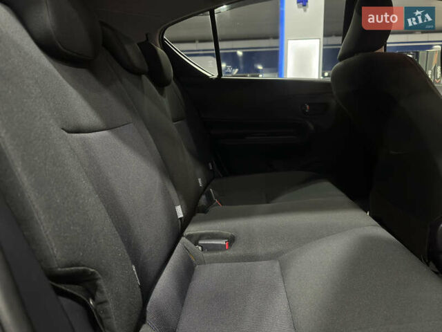 Черный Тойота Aqua, объемом двигателя 1.5 л и пробегом 135 тыс. км за 12800 $, фото 47 на Automoto.ua