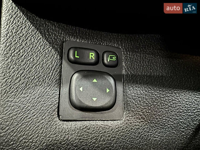 Черный Тойота Aqua, объемом двигателя 1.5 л и пробегом 135 тыс. км за 12800 $, фото 32 на Automoto.ua